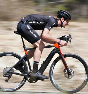 Bicicleta Eléctrica de Montaña de Carbono de 29 Pulgadas con Suspensión Completa, Motor Central, Estilo Desert Falcon Evo - Product Image 3