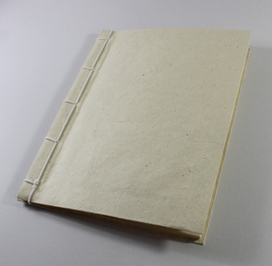 Carnet de style japonais relié en cuir avec cordon en coton assorti sur le dos, papier élégant et lisse à l'intérieur - Product Image 1