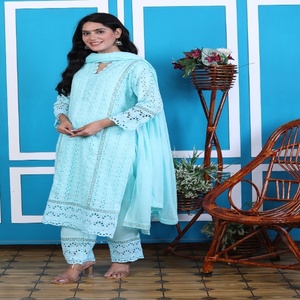 Ensemble Kurta Traditionnel en Coton Bleu Ciel Rafraîchissant pour Femme NIYANI avec Détails Raffinés en Schiffli et Dupatta Fluide pour un Style Ethnique Chic - Product Image 4