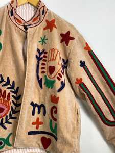 Abrigo de Invierno para Mujer con Símbolos Místicos, Prenda Única y Elegante, Chaqueta Bordada Estilo Boho Chic, Hermosamente Hecha a Mano - Product Image 4