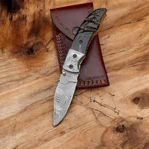 Cuchillo Plegable Hecho a Mano de Acero de Damasco de Grado Industrial con Mango de Cuerno de Ciervo, Empuñadura de Acero y Hoja de Punta Caída para Caza y Actividades al Aire Libre - Product Image 2
