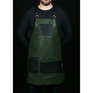 Tablier de barbier avec bretelles croisées réglables en cuir, plusieurs poches organisatrices pour brosses et ciseaux - Product Image 1