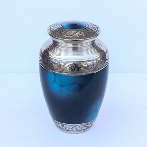Urnas de Cremación de Latón Premium para Cenizas Humanas, Urna de Latón con Patrón de Nubes Azules Personalizado, Urna de Latón Hecha a Mano para Cenizas de Adultos - Product Image 2