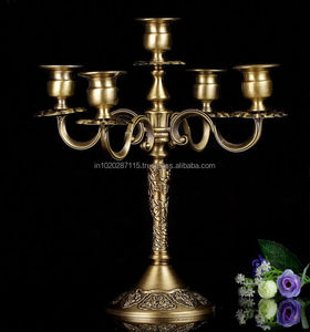 Candélabre luxueux en laiton fabriqué à la main à cinq bras avec des détails artistiques parfaits pour un style intérieur élégant et un décor d'événement - Product Image 3