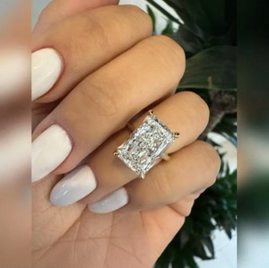 Bague de luxe en diamant de laboratoire taille radiant pour femme, or, cadeau de fiançailles et de mariage, disponible en 9K, 14K, 18K avec certificat IGI SGL - Product Image 6
