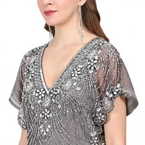 Robe longue de soirée en tulle gris de luxe, col en V, manches évasées, ornée de perles - Product Image 1