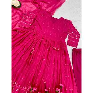 Vêtements et accessoires musulmans traditionnels de créateur, robe Anarkali et pantalon avec dupatta pour les occasions spéciales - Product Image 3