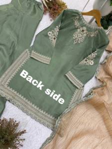 Conjunto de diseñador con bordado de secuencia, top de satén de vidrio con falda y dupatta, completamente cosido y listo para usar. - Product Image 5