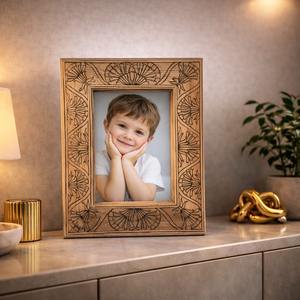 Cadre photo en bois de noyer haut de gamme avec un design élégant pour une présentation photographique professionnelle - Product Image 3