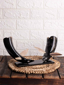 Sculpture de table en corne naturelle, paire d'oiseaux, faite à la main, avec base en bois, objet décoratif rustique pour la maison - Product Image 3