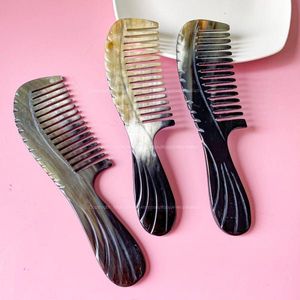Peignes en corne de buffle naturelle de qualité supérieure, peignes à dents larges en bois de santal, peignes à cheveux en corne naturelle à dents larges pour boucler les cheveux, bon prix - Product Image 4