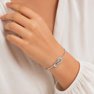 Bracelet manchette en argent sterling 925 pour femme avec diamant rond en moissanite et nœud papillon – Bijou romantique - Product Image 4