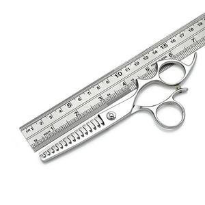 กรรไกรตัดผมมืออาชีพสำหรับช่างตัดผม  ใบมีดตรงคม  ขนาด 5.5/6 นิ้ว  ทำจากเหล็กกล้าไร้สนิม 4Cr13  ขัดเงาอย่างดี  สำหรับคนถนัดขวา  ฟันเลื่อยเบอร์ 32 - Product Image 5