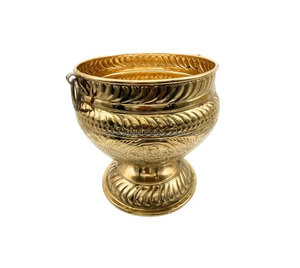 Maceta Tradicional de Latón Tallada a Mano con Asa de Anillo y Patrones Florales Grabados - Product Image 3