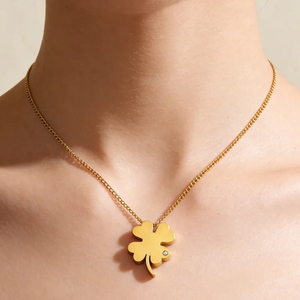 Collar con colgante en forma de corazón para mujer en acero inoxidable 304 con revestimiento chapado en oro de 18 quilates e incrustaciones de vidrio. - Product Image 2