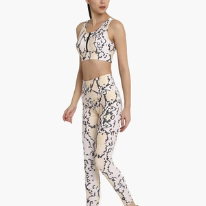 Ensemble de yoga personnalisé pour femmes, pour la salle de sport et le fitness, respirant, imprimé par sublimation sur toute la surface, soutien-gorge de sport et leggings, ensemble de 2 pièces pour l'entraînement - Product Image 1