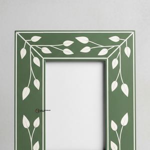 Cadre photo en bois vert artisanal, décoration de luxe pour la maison - Product Image 5