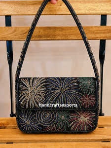 Sac à bandoulière artisanal perlé avec motif feux d'artifice colorés, sac à main léger et brodé pour femme, design tendance - Product Image 3