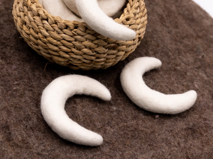 Guirnalda de Luna de Fieltro de Lana, Estilo Boho, Color Blanco, para Colgar en la Pared de la Habitación del Bebé: Comercio Justo Certificado y Hecho a Mano - Product Image 2