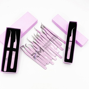 Ensemble de pinces à épiler RMI Silver Tip et Pink Powder Coated, couleur rose, simples et doubles, emballées dans une boîte rose. - Product Image 5