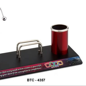 Organizador de Escritorio Metálico Premium con Portalápices, Soporte Decorativo para Tarjetas, Regalo Corporativo, Exhibición de Oficina - Product Image 1