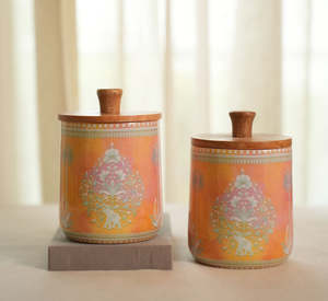 Pot de rangement en céramique bleue avec couvercle en bois, design hermétique pour collations et fruits, motif oriental, fait main sous glaçure - Product Image 4