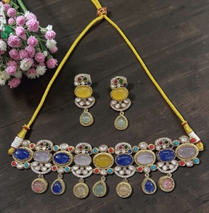 สร้อยคอชอคเกอร์ทองเหลืองชุบทองคุณภาพพรีเมียมประดับมอสซาไนต์สวยงามสำหรับผู้หญิง คอลเลคชั่นสำหรับงานแต่งงาน - Product Image 2
