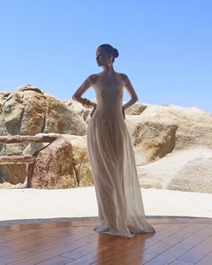 Robes pour femmes très vendues, robe SERENITY à volants, longueur au sol, sans manches, ODM, marque privée, robes élégantes pour le printemps/été - Product Image 4