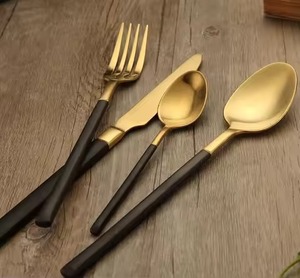 Accessoires de table contemporains, ensemble de couverts en métal, cuillère et fourchette, parfait pour la mise en place de la table - Product Image 3