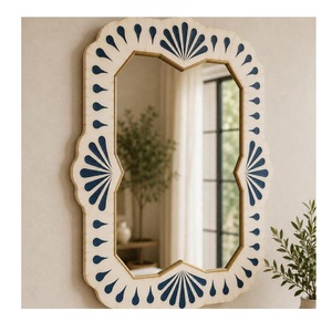 Espejo Ovalado con Incrustaciones de Hueso, Bellamente Elaborado con Base Blanca Marfil y Patrón de Incrustaciones de Concha de Vieira Azul Intenso para Sala de Estar o Pasillo - Product Image 3