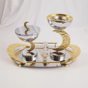 Ensemble de brûleurs d'encens en métal doré et argenté sur un plateau rond assorti avec des accents de lune croissante, parfait pour la décoration de la maison pendant le Ramadan - Product Image 6