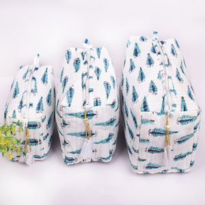 Magnifique Trousse de Maquillage Multifonction Grande Capacité en Coton Matelassé Fait Main avec Fermeture Éclair, Design Unique et Portable, Luxe Unisexe - Product Image 1