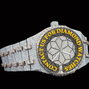 Reloj de Diseño Único con Esfera Redonda de Cristal, Dorado Blanco, Completamente Adornado con Piedras, Estilo Hip Hop, Movimiento de Cuarzo, Fecha Automática, Elegante y Brillante, Personalizable - Product Image 3