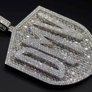 จี้เพชรโมอิสซาไนต์แบบกำหนดเอง ประดับเพชรเต็มตัว เงินแท้ 925 เครื่องประดับฮิปฮอปสุดหรู สำหรับผู้ชายและผู้หญิง - Product Image 1