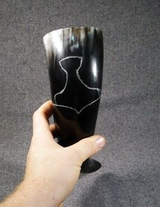 Mug en corne de buffle Viking - Style Amour - Fait main et durable - Cadeau d'affaires - Product Image 3