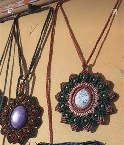 Collier en macramé cercle plaqué or laiton, fils multicolores, réglable, style bohème, fait main, bijou statement - Product Image 5