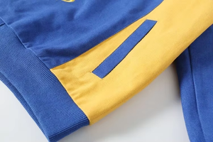 Chaquetas Varsity de Carreras con Parches Gráficos Bordados OEM, 100% Algodón, Cuello Alto, Detalles de Punto Acanalado, Botones a Presión - Product Image 4