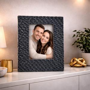 Cadre photo contemporain en résine avec finition mate lisse pour la décoration intérieure de style scandinave - Product Image 1