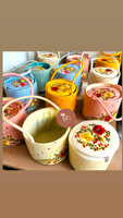 Sacs de toilette Potli en soie brodés à la main, motifs floraux artisanaux vibrants, organisateurs de maquillage ronds avec fermeture éclair sécurisée