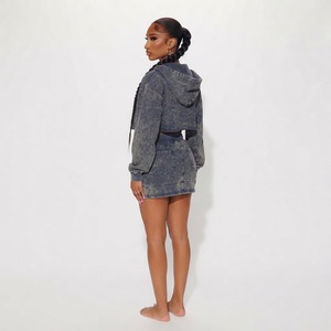 Conjunto de 2 Piezas para Mujer, Estilo Vintage con Lavado Ácido, Sudadera Corta con Capucha y Minifalda, Ropa Casual de Calle, Traje Deportivo Cortavientos - Product Image 3
