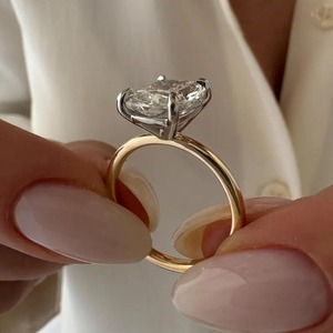 Anillo Solitario de Diamante Cultivado en Laboratorio de 4 Quilates, Corte Alargado, con Engaste de Puntas Blancas en Oro Amarillo de 14k/18k, Certificado IGI, para Compromiso o Boda - Product Image 2