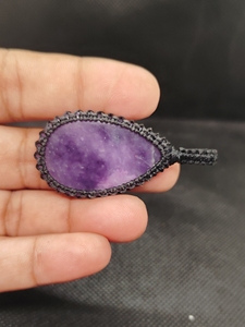 Pendentif en Lepidolite Naturelle Violette avec Finition Brillante, Bijou de Protection Spirituelle en Forme de Cercle pour Hommes et Femmes - Product Image 2