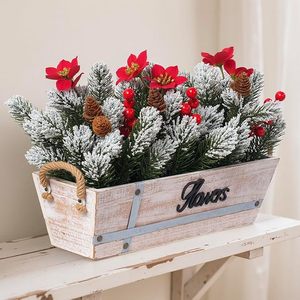 Centro de mesa navideño personalizable con piñas, velas y bayas para la decoración de la mesa del hogar en las fiestas. - Product Image 1
