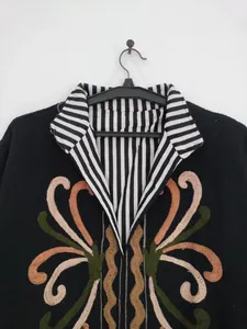 Chaqueta de Algodón y Seda Negra Bordada a Mano para Mujer, Estilo Boho, con Bordado Floral, Abertura Frontal, Ropa Étnica Festiva - Product Image 6