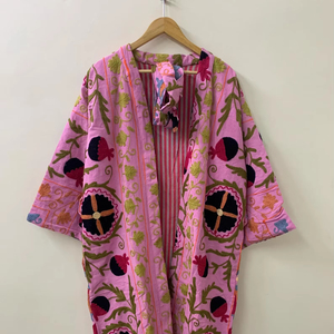 Robe kimono élégante en velours brodé Suzani de qualité supérieure, écologique, blanc et noir, style bohème, pour l'hiver - Product Image 1