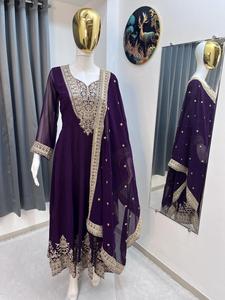 ชุดเดรสยาวแบบ Anarkali ผ้าจอร์เจตต์หรูหรา ปักลายดิ้นทองหนัก  ชุดคุर्ติสำหรับงานแต่งงานแบบอินเดียและปากีสถาน ชุดสัลวาร์สำหรับงานปาร์ตี้ - Product Image 4