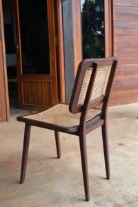 Chaise de salle à manger carrée en bois de mahogany massif et rotin, non pliable, pour la maison, la villa, l'appartement et l'hôtel - Product Image 4