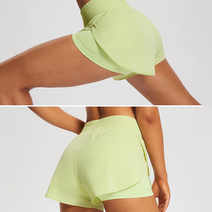 Vêtements de sport pour femmes avec logo personnalisé, shorts intégrés 2 en 1, tenue de performance pour les clubs de fitness et les équipes sportives - Product Image 2