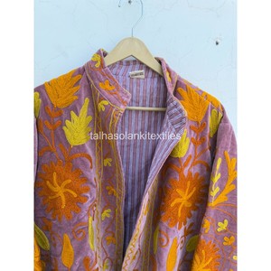 Veste en velours pour femme, veste brodée à la main avec des motifs floraux, veste de luxe Suzani, doublure intérieure en coton, veste d'hiver - Product Image 4