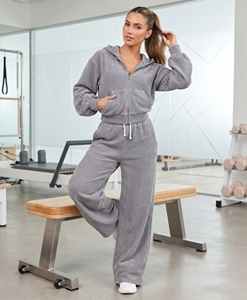 Conjunto de Dos Piezas de Ropa Urbana para Mujer, Sudadera Corta con Capucha y Pantalones Deportivos Acampanados, Logotipo Personalizado, Color Sólido, Manga Larga, Lavado Ácido, Secado Rápido - Product Image 3